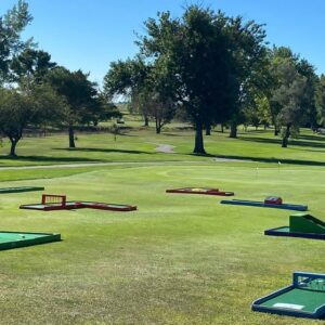 Rent mini golf in Toronto and Ontario for weddings, school events, and family parties